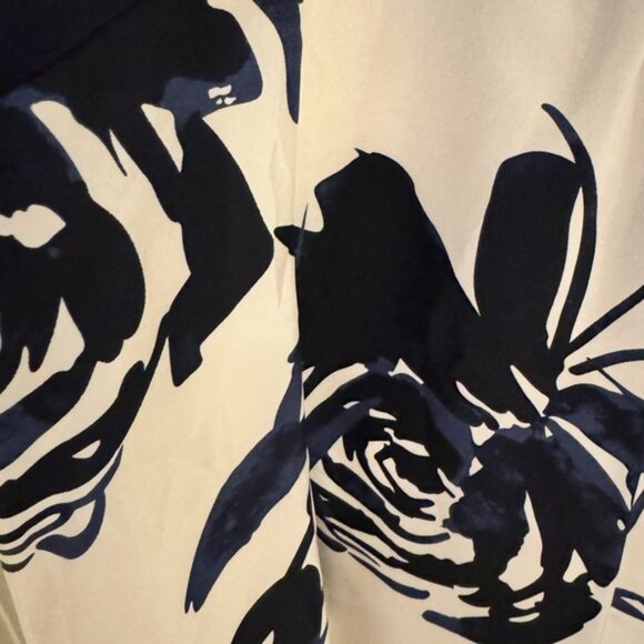 NWT Tristan silk cream and navy floral bloe. Size L - Picture 5 of 5